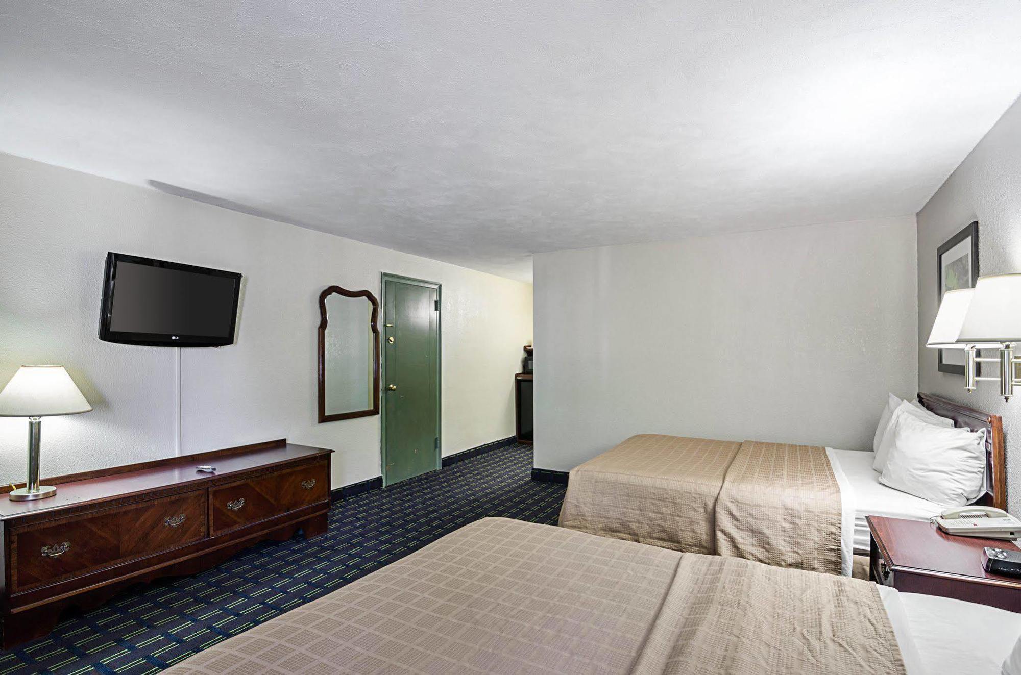 Quality Inn Waynesboro - Skyline Drive Экстерьер фото